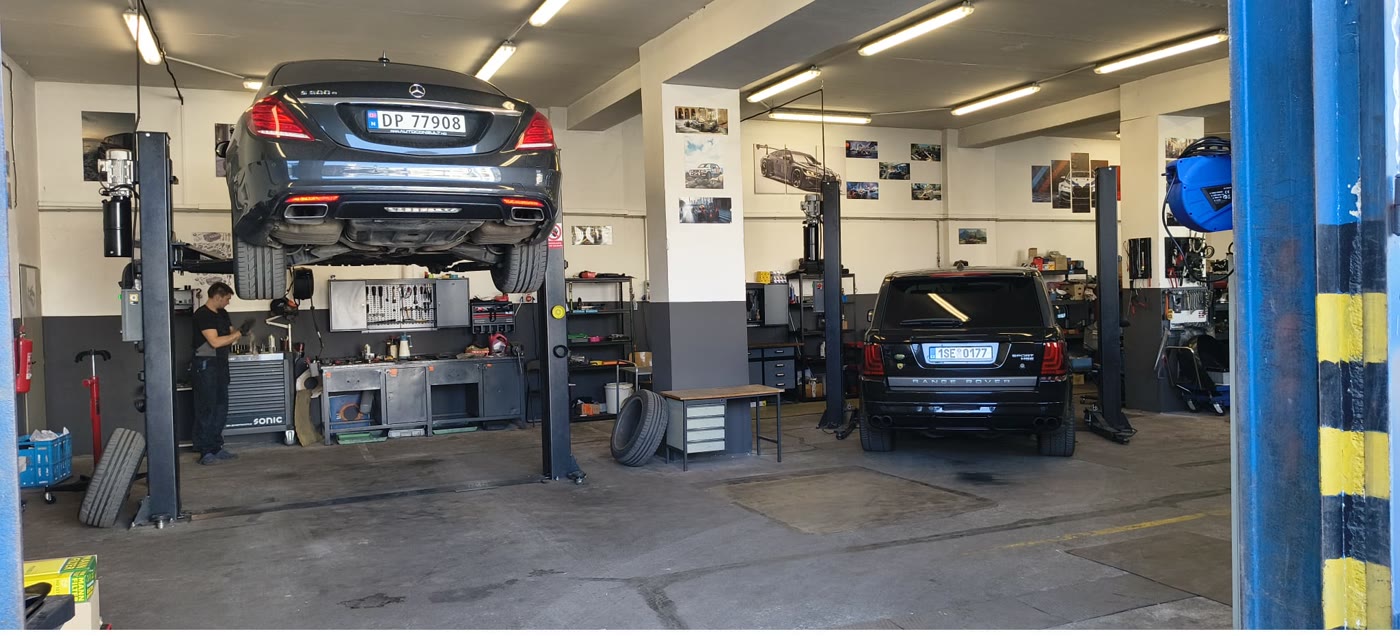 Výfuk — když auto zezadu hučí, bublá nebo hlásí chybu